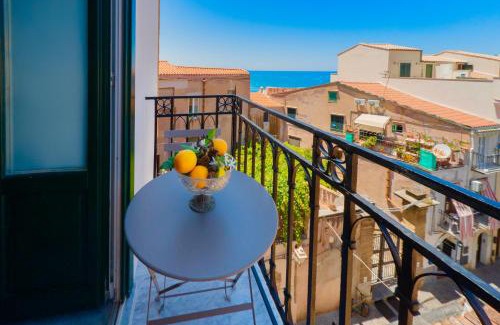 Old Town Apartment | Vittorio Emanuele Street House