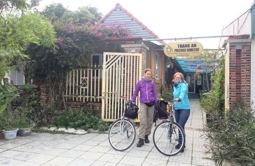 Ninh Binh Ski Chalet | Trang a precious host family