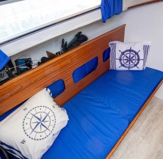 Gruissan Boat Rental | Voile d'Écume - Douce Nuit sur l'Eau