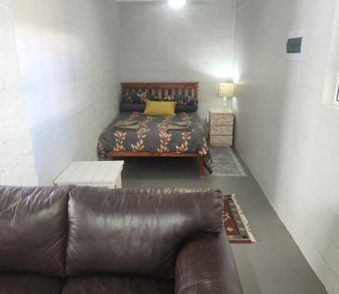 Oudtshoorn Apartment | Volgenoeg Self Catering Family Unit