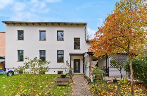 Eichwalde Apartment | Vorstadtoase für 2 - 2023 eröffnet - Netflix, Parken, Queensize-Bett, Nähe BER