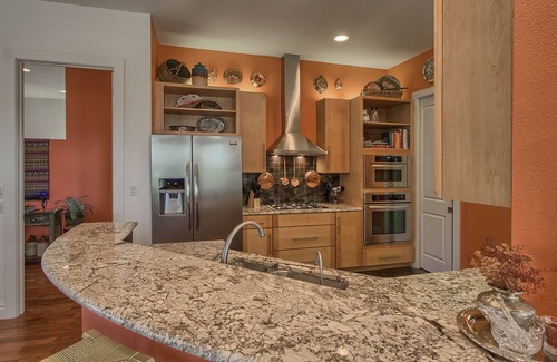 Fredericksburg House | VRBO Top10 Luxury Home! Heated Pool! Main St. 3 blks! Now available! Nov. & Dec.