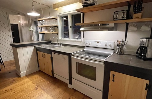 Londonderry Cabin | VT Cabin overlooking the West River and Village