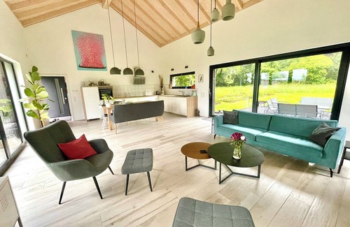 Breitscheid Villa | Wäller Haus - Design home with fireplace & private fenced garden