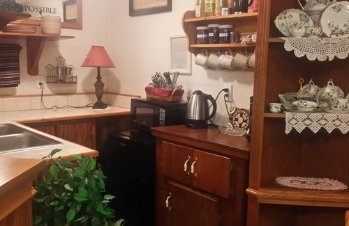 Moodys Apartment | w/hot tub, 3 mi from Illinois River float rentals