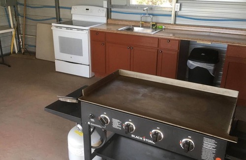 Monticello Cabin | W-W: Lupine Cabin, Tiny Home in Glamping Villa