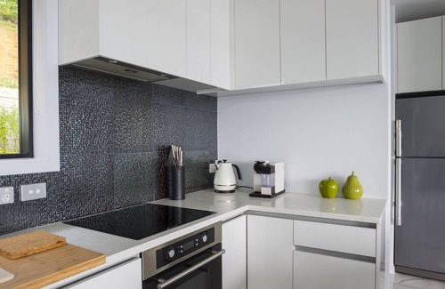 Tutukaka House | W91: Stylish, modern, up-market house with great views, right above the beach.