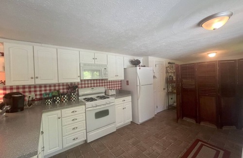 Skaneateles Cabin | Wackerbarth Cottage-Skaneateles Lake Level Lake Access