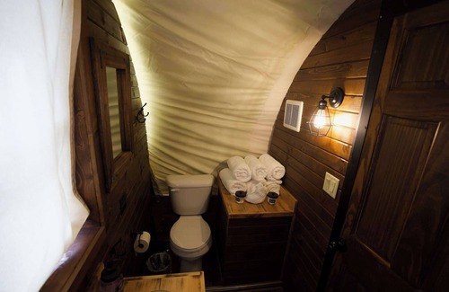 Bridgeport House | Wagon 2 - Modern Rustic Retreat - West Wagon with Breathtaking Views