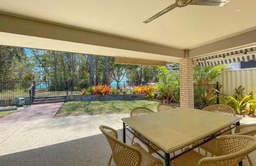 Toogoom House | Wags On The Beach - Toogoom - Beachfront- 4BR-Aircon- Pets OK