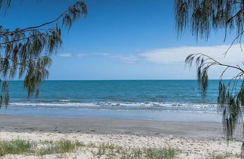 Toogoom House | Wags On The Beach - Toogoom - Beachfront- 4BR-Aircon- Pets OK