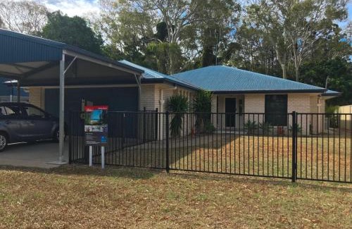 Toogoom House | Wags On The Beach - Toogoom - Beachfront- 4BR-Aircon- Pets OK