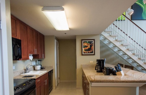 Waikiki Resort | Waikiki Beach Ocean View 2-story spacious Penthouse with 2 BD & 2.5 Bath