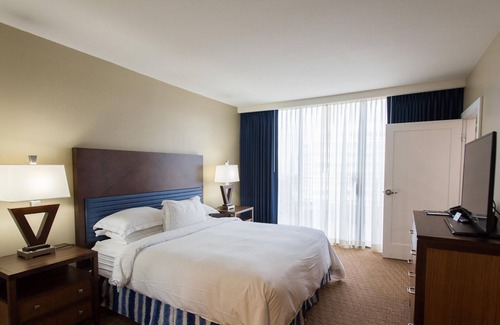Waikiki Resort | Waikiki Beach Ocean View 2-story spacious Penthouse with 2 BD & 2.5 Bath