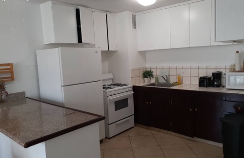 Waikiki Apartment | ~Waikiki~ LOWEST RATES IN AREA ~ 1 Bedroom ~ Fully Furn ~ Blocks to Beach ~