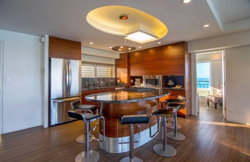 Waikiki Condo | Waikiki Shore 1000 Oceanfront 2 BD + Bonus BD 2 BA