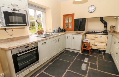 Flookburgh Cottage | WAINGATE COTTAGE, pet friendly, with open fire in Flookburgh