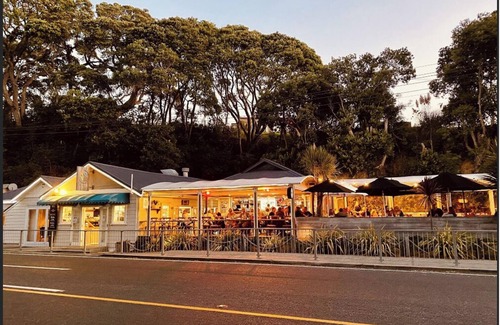 Waipu Cove Cottage | Waipu Cove Beach - BAREFOOT COTTAGE