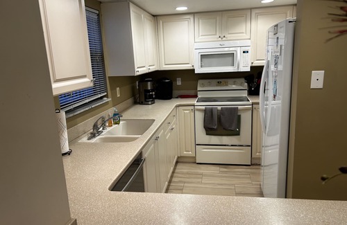 Englewood Condo | Wake Up To The Amazing Sounds And Views Of The Gulf!