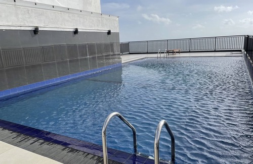 Mount Lavinia Apartment | WAKEUP OR LOOKOUT TO THE SEA VIEW IN THIS AIRCON ALL MODCON APARTMENT