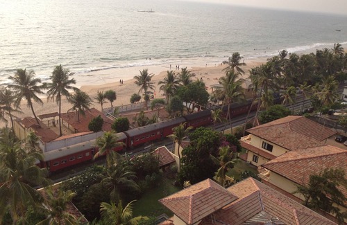 Mount Lavinia Apartment | WAKEUP OR LOOKOUT TO THE SEA VIEW IN THIS AIRCON ALL MODCON APARTMENT