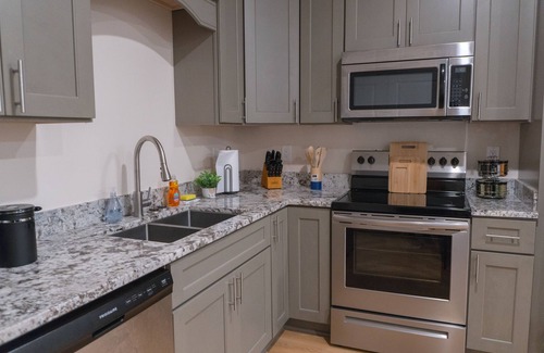 Biloxi Apartment | 🔥WALK 2 WATERS ❤️ | SLEEPS 4 W/W+D +NEAR CASINOS