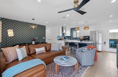 South River City House | Walk S Congress Pool Putt Putt 3 KINGS/2 BATH FULLY Remodeled