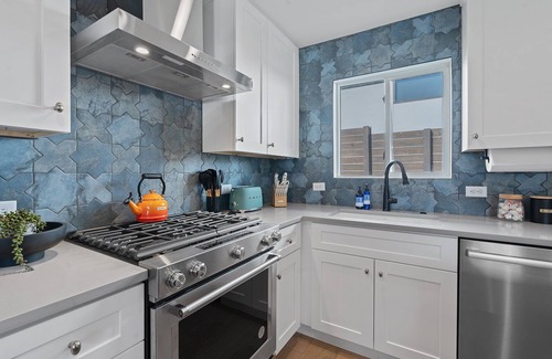 South River City House | Walk S Congress Pool Putt Putt 3 KINGS/2 BATH FULLY Remodeled