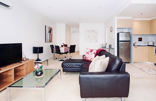 City West Apartment | Walk to ANU - Exclusive apartment with secure parking, gym, pool and sauna.