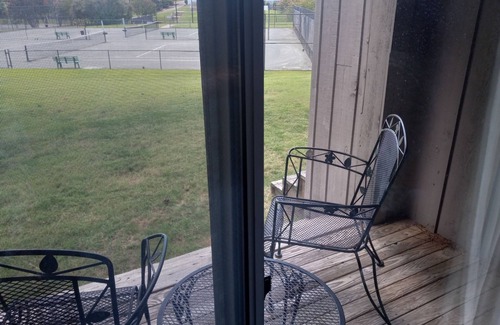 Kingsmill Apartment | Walk to beach by Busch Gardens, lovely room