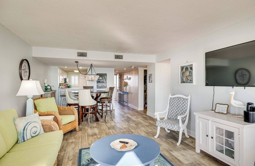 Emerald Isle Condo | Walk to Beach: Emerald Isle Condo w/Ocean View!