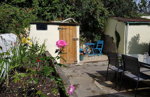 Tywardreath Cottage | Walk to beach, village location, near Fowey and Eden Project