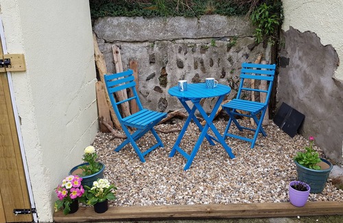 Tywardreath Cottage | Walk to beach, village location, near Fowey and Eden Project