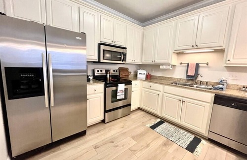 University Condo | Walk to Campus! Close to The Square!