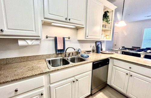 University Condo | Walk to Campus! Close to The Square!