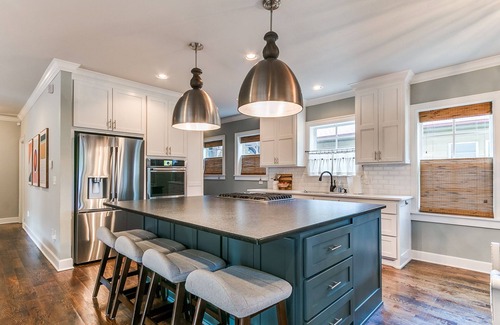 Norman House | Walk to campus! nLuxurious 5-bedroom house with pool, hot tub & game room!