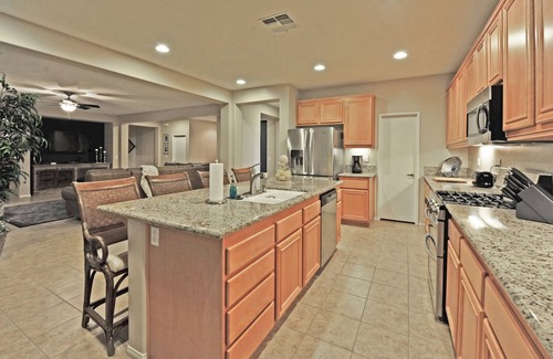 Indio House | Walk to Caochella, Beautiful home on the golf course, Private pool, Sleeps 10