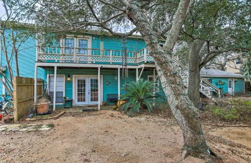 San Leon Villa | Walk to Coast Galveston Bay Retreat with Grill