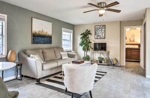 San Leon Villa | Walk to Coast Galveston Bay Retreat with Grill