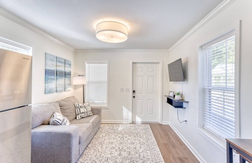 Ocean Springs House | Walk to Downtown Ocean Springs from your private cottage