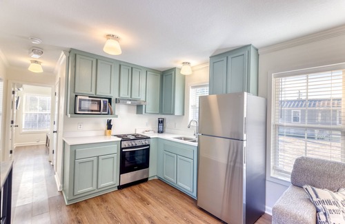 Ocean Springs House | Walk to Downtown Ocean Springs from your private cottage