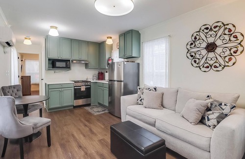 Ocean Springs House | Walk to Downtown Ocean Springs from your private cottage