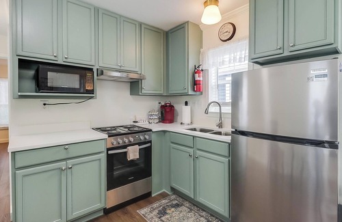 Ocean Springs House | Walk to Downtown Ocean Springs from your private cottage