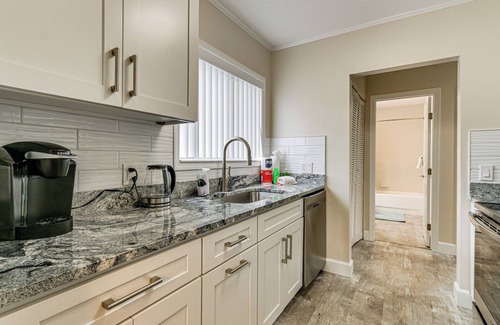 Folly Field Condo | Walk to Folly Field Beach: Condo w/Pool Access