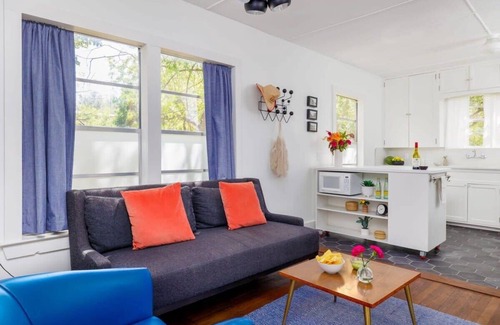 Hyde Park Apartment | Walk to Food, Fast Wifi - Pastel Studio - Portoro