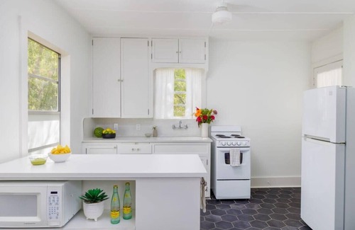 Hyde Park Apartment | Walk to Food, Fast Wifi - Pastel Studio - Portoro
