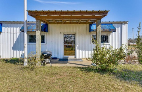 Wewahitchka House | Walk to Lake Fishing Retreat in Wewahitchka