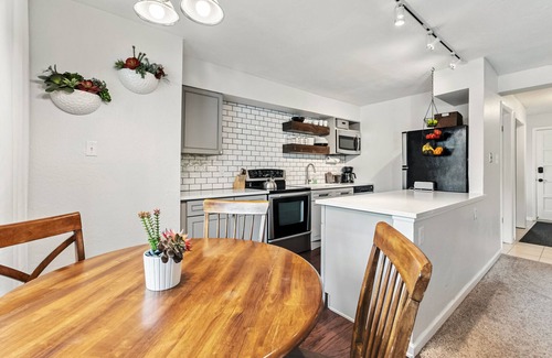 Warrior's Mark Condo | Walk to Main St | Pool & Hot Tub