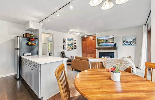 Warrior's Mark Condo | Walk to Main St | Pool & Hot Tub