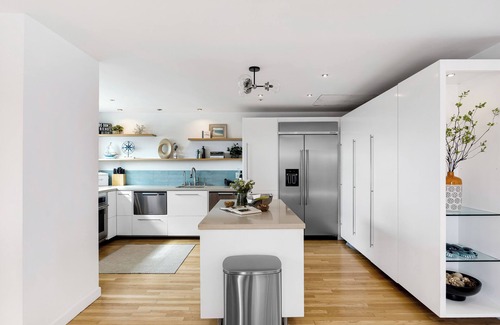 Sand Section House | Walk to Manhattan Beach, Ocean Views, Balcony & Peloton | Casa Del Mar